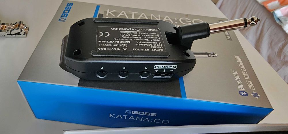 Boss Katana Go - моделиращ китарен/бас усилвател за слушалки