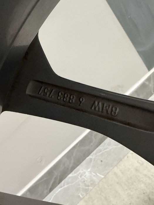 Продам комлект дисков с резиной  от BMW