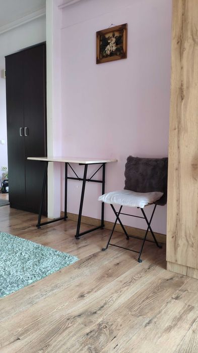 Ofertă Mobilier: Masă cu blat Marmură + Dulap haine/Garderobă 2 uși