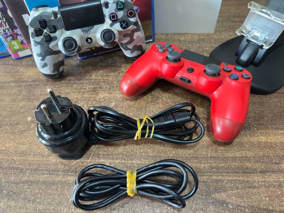 Playstation 4 Slim 500gb с 2 джойстика, 5 игри и зарядна станция