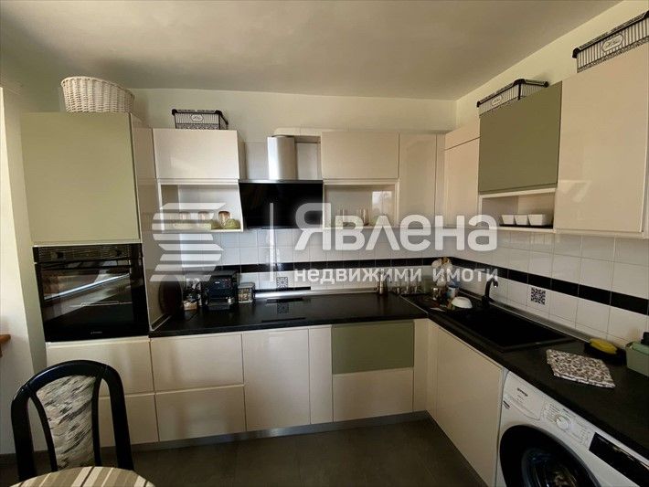 Продава се Тристаен апартамент в Варна, Бриз - 77 кв.м за 2416 €/кв.м - Снимка #11