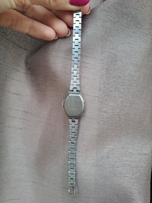 Винтидж дамски часовник Luch (Луч) – елегантност от миналото