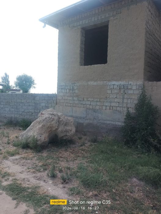 Гулистон шаҳар чуқурсойда уй сотилади