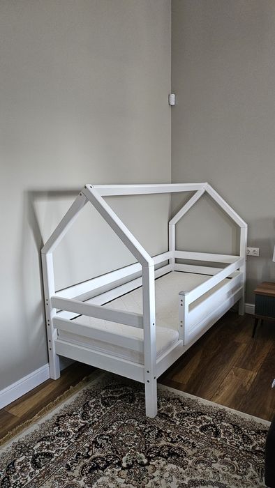 Кровать продам новая