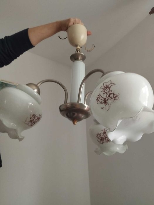 Vând lustră cu trei becuri. Dărmănești Suceava