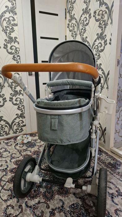Коляска сотилади