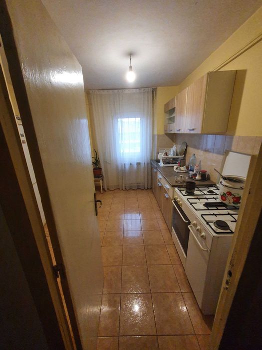 Vând apartament decomandat, 2 camere, situat pe Bulevardul Republicii nr. 1, Zona Nord, chiar lângă Spitalul Județean