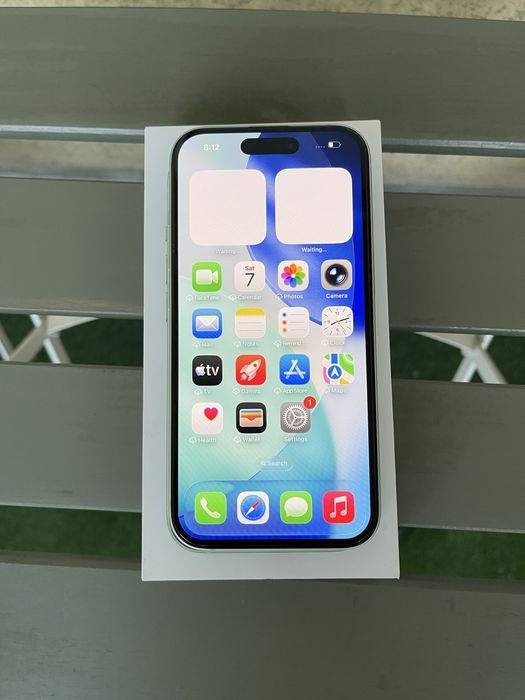 iPhone 15 128GB Green / Отлично състояние / Кутия