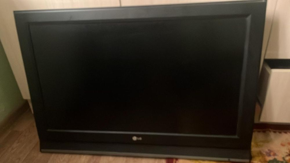 Телевизор LG в хорошем состоянии