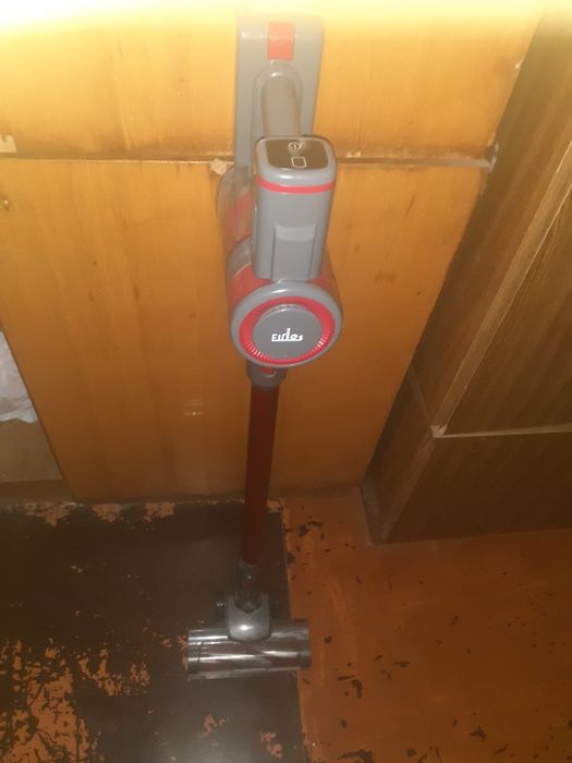 Продаёться пылесос безпроводной."Elries".