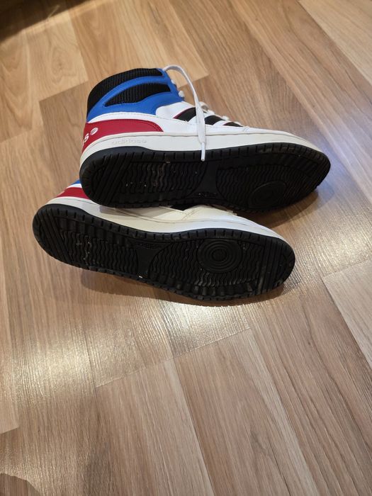 adidas  обувки.   .