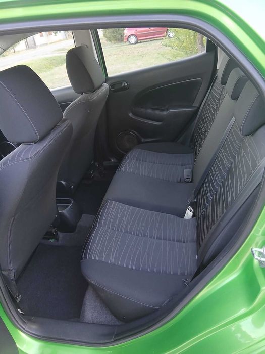 Mazda 2  1.3 benzina 80 c.p. 2011