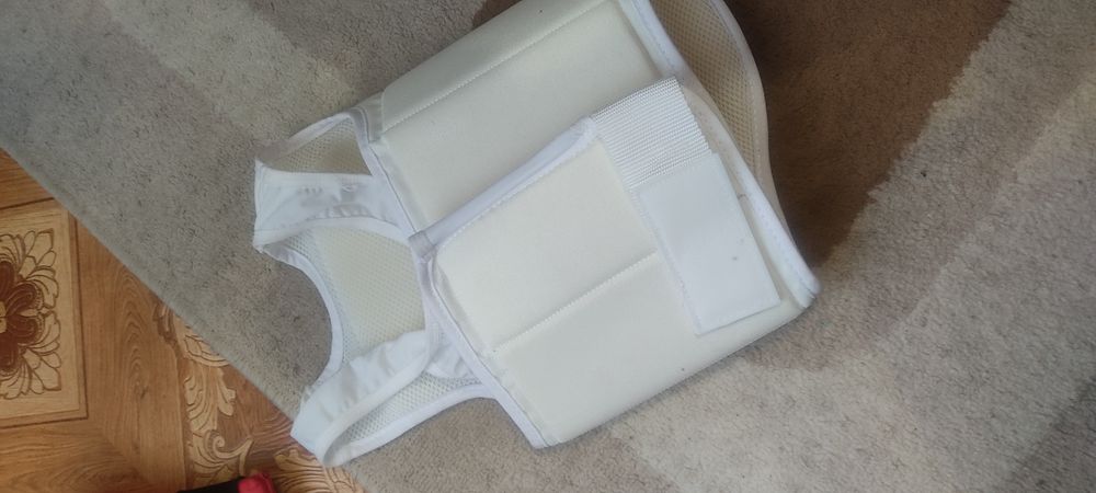 Продам нагрудник для карате и бокса