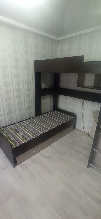 Угловая двухъярусная кровать