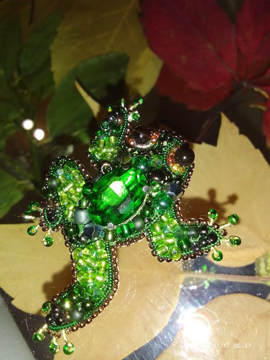 Броши ручной работы.