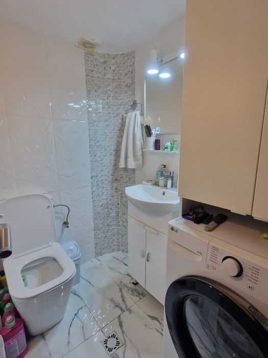 Apartament 3 camere,  2 bai, 62 mp renovat, Bucurestii Noi Jiului