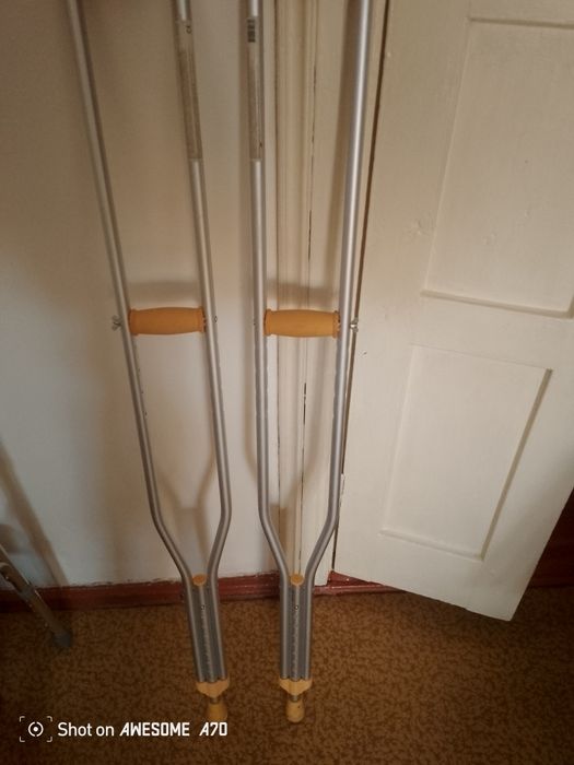 Продам костыли , балдак