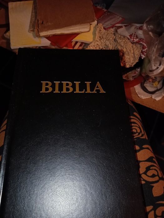 Vand carti 5 lei bucata stare buna