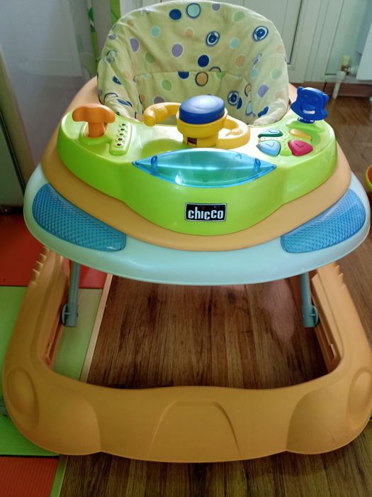 Продам ходунки Chicco в количестве 2 штук