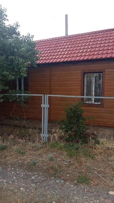 Продам зимнюю кирпичную дачу.