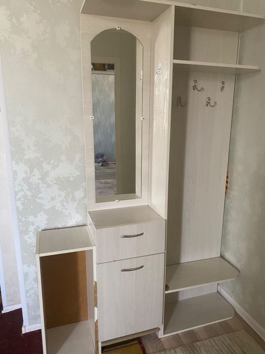 Продам прихожую за 10 тыс тенге в каскелене , самовывоз , чистая