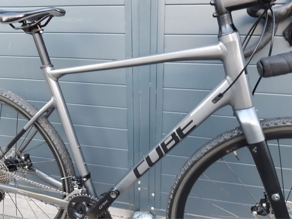Bicicleta Gravel Cube