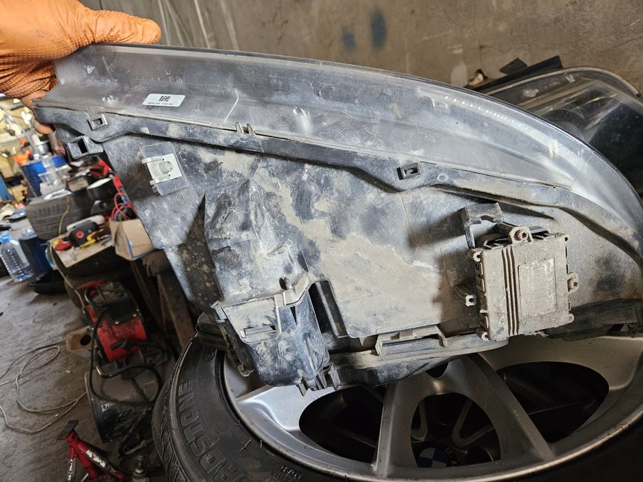 Far stanga bmw e90 e91 non-lci bi-xenon adaptiv