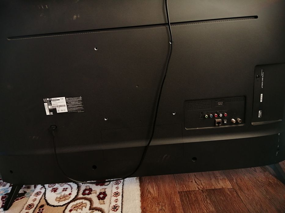 Телевизор LG 43LM5700 PLA