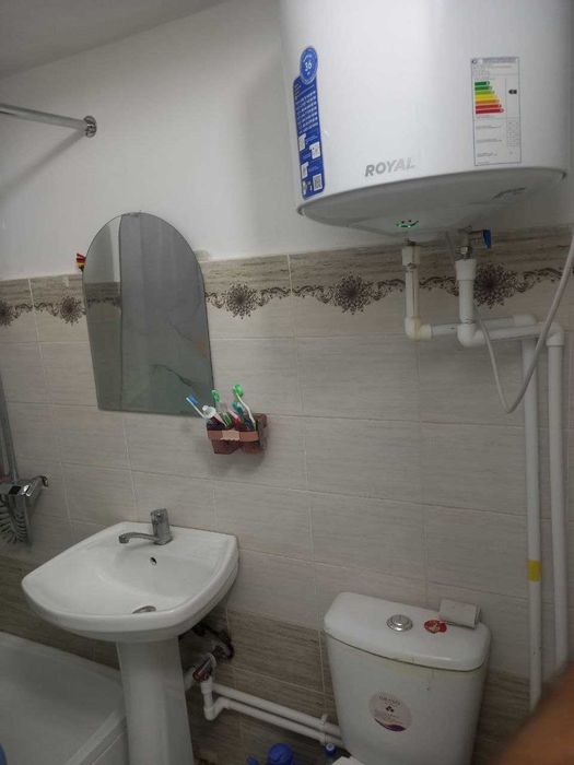 Андижон ш, қўшариқ 4 уй
7 этажли дўм, 1 этаж, 3 хона 74 кв сотилади