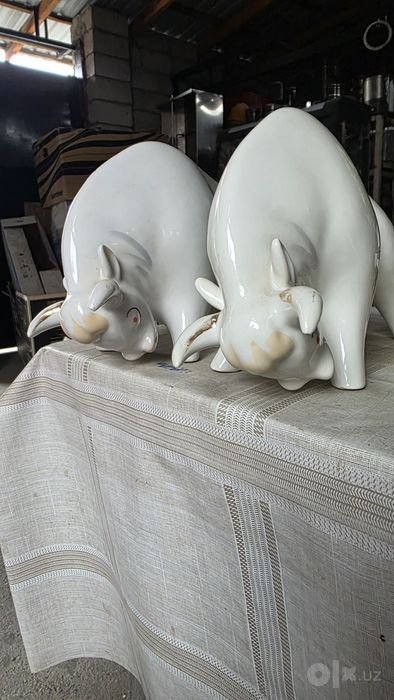Продам статуэтки бык фарфоровые