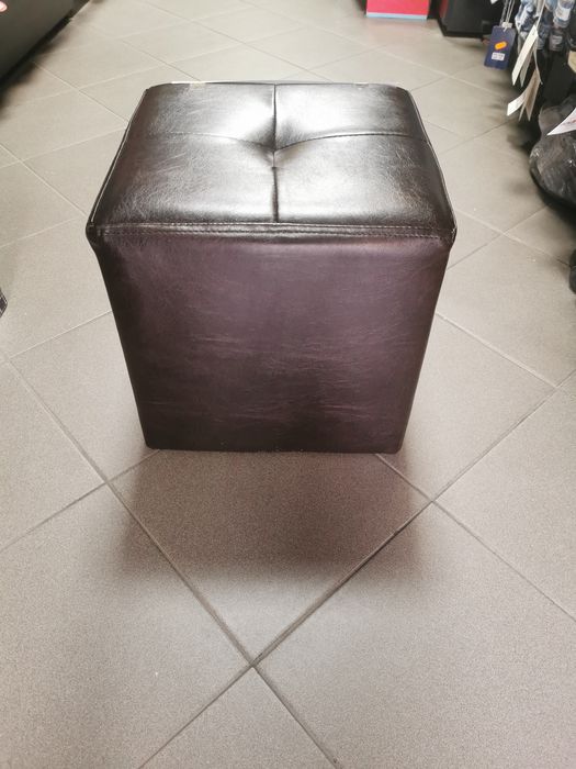 Tabureți de vânzare