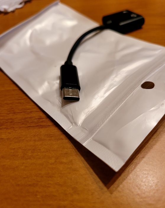 АДАПТЕР.   TYPE-C към  3.5 ММ КЪМ TYPE-C. За телефони с TYPЕ С зарядни