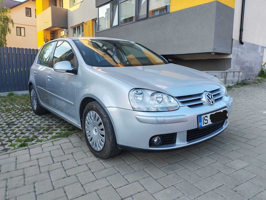 Volkswagen Golf V 1.6 Benzină. Manuală