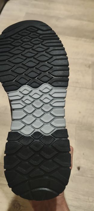 Продам зимние кроссовки !!!