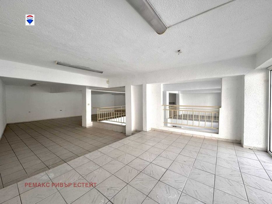 Дава се под наем Магазин в Русе, Център - 330 кв.м за 1275 € - Снимка #1
