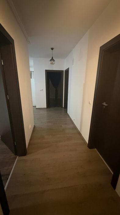 Închiriez apartament, în spate la mall blocurile vezi