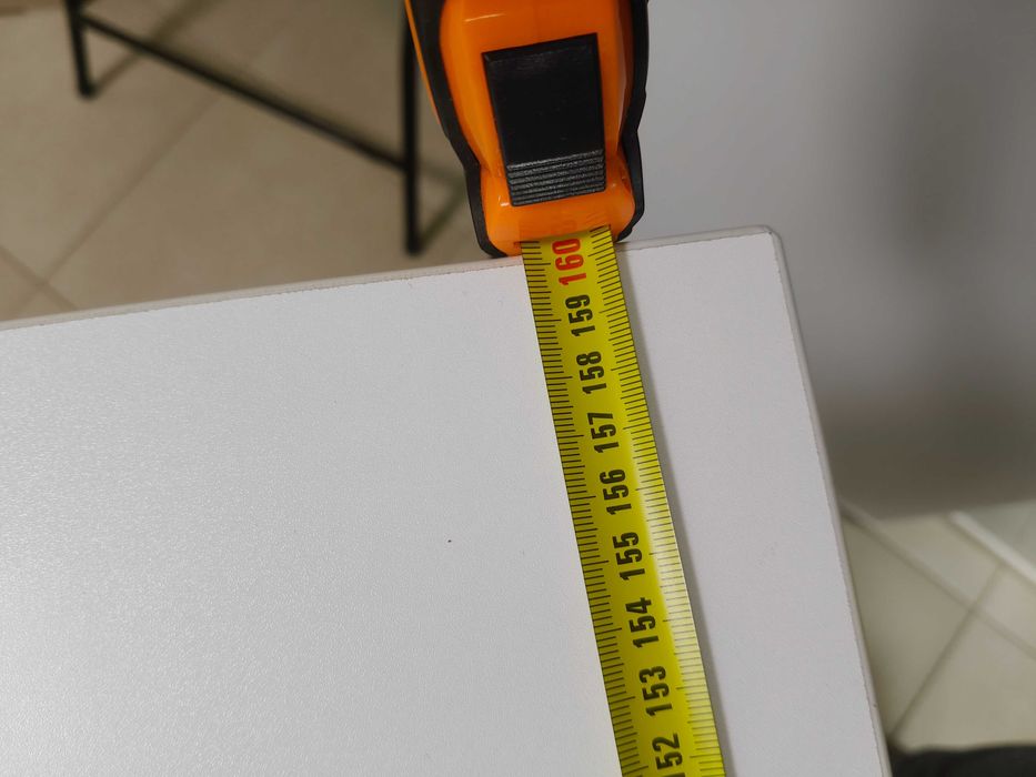 Регулируема работна  маса