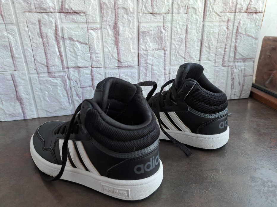 детски маратонки за момче,кецове,спортни обувки,Adidas,номер31,5,адида