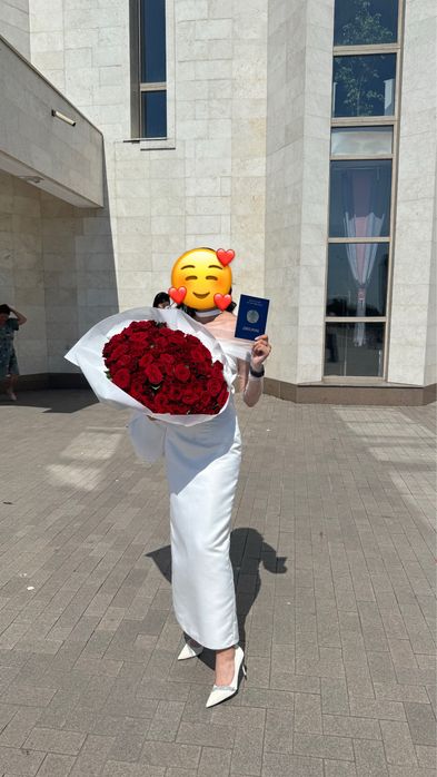 Продам платье на выпускной или девичнику можно.