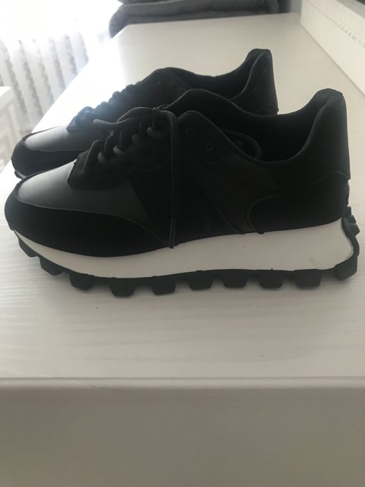 Продам кроссовки