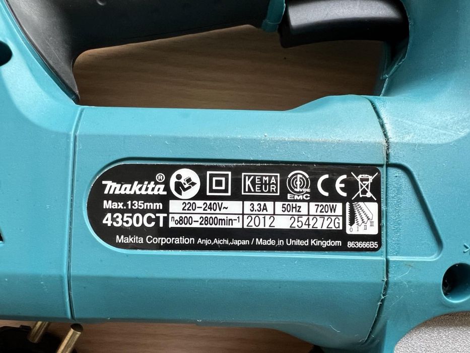 Професионален прободен трион (зеге) Makita 4350 CT