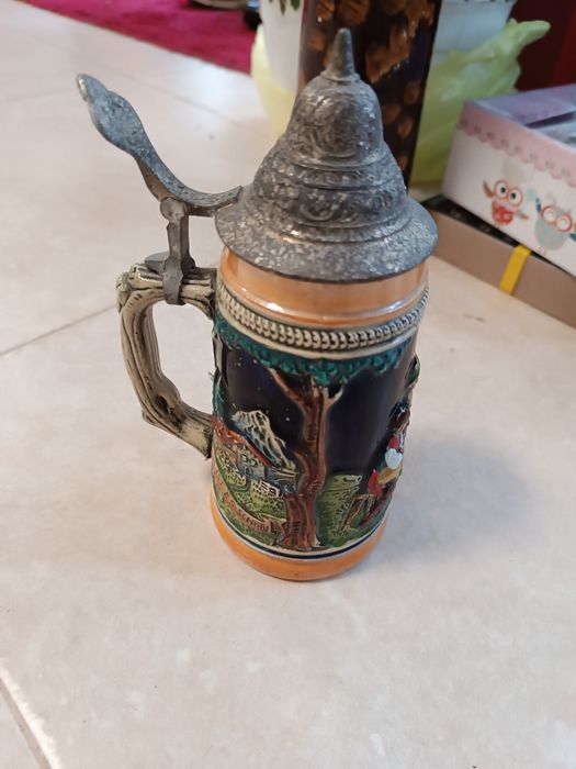 Старинни халби и чайник