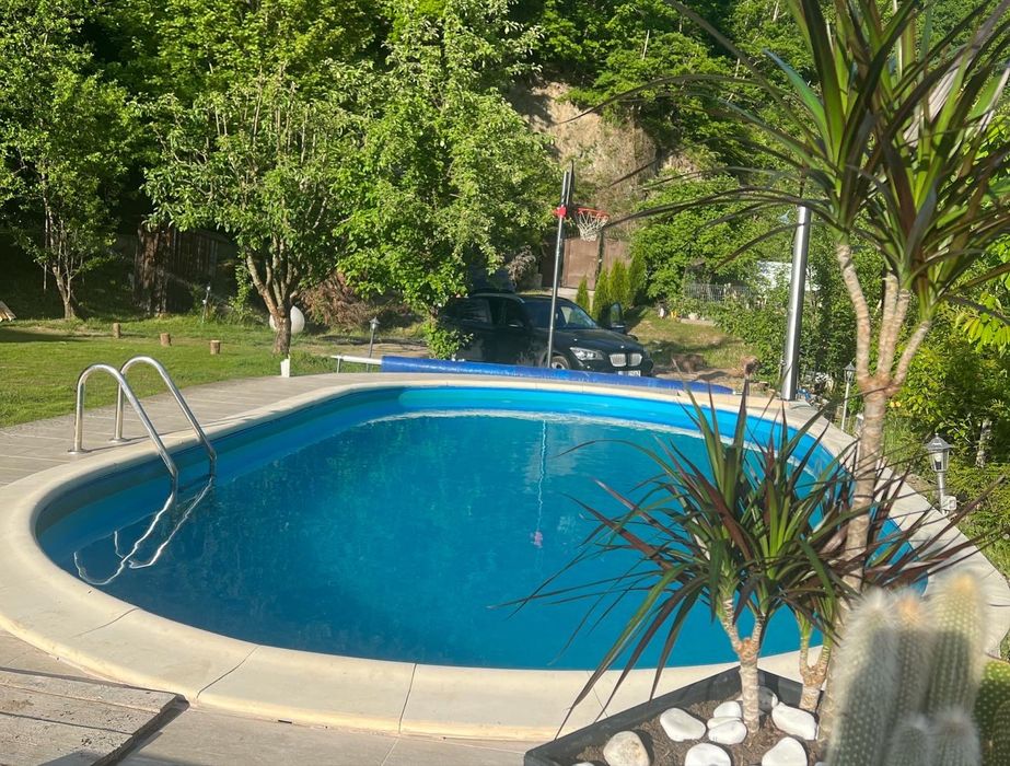 Închiriez Casa de vacanta  cu  sauna , ciubăr și piscina. Incalzita