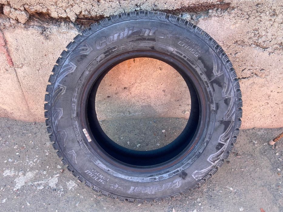 Продам покрышки зима 215/65/R16