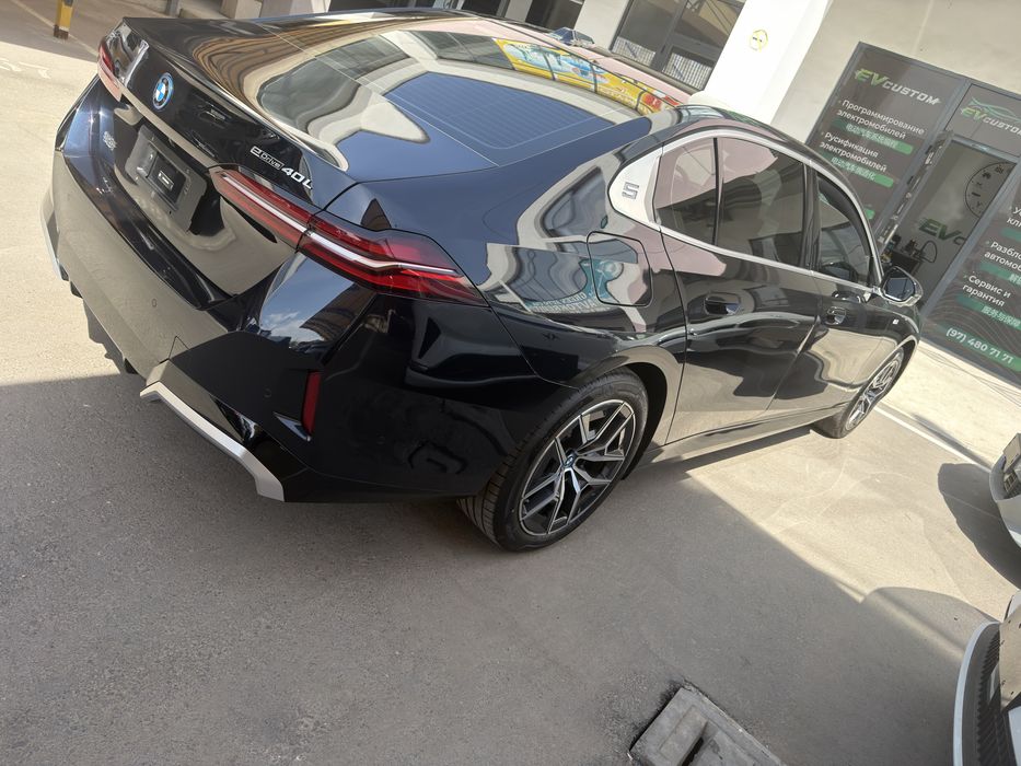 BMW i5 40L M-Sport 2025 yil