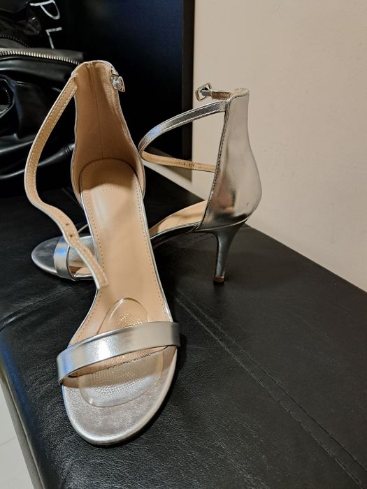 Дамски сребърни сандали