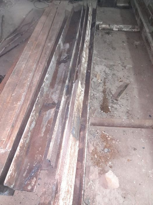 Продам уголок в городе