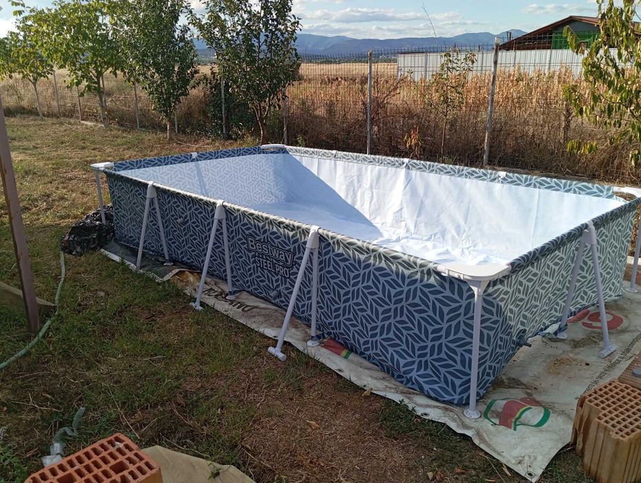 Vând piscină nouă