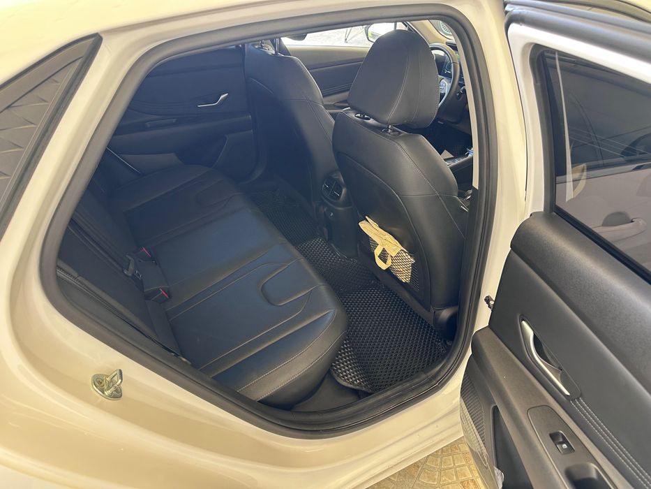 Hyundai Elantra.