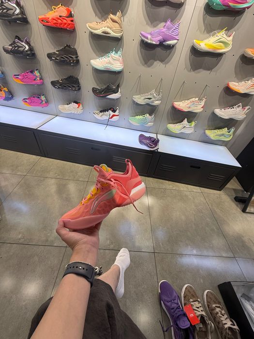 Продаются новые кроссовки Li-Ning 40 тыс.тг (своя цена 119 тыс)